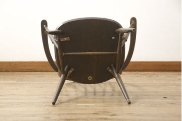 イギリスビンテージ　ERCOL(アーコール)　ナチュラルテイストのお部屋におすすめ! シンプルなクッション付きフープバックアームチェア(ウィンザーチェア、板座チェア、椅子、イス、1人掛け、ヴィンテージ、ウインザーチェア)(R-059538)