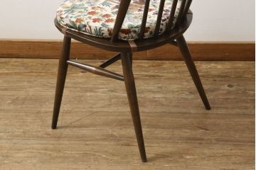 イギリスビンテージ　ERCOL(アーコール)　ナチュラルテイストのお部屋におすすめ! シンプルなクッション付きフープバックチェア(ウィンザーチェア、板座チェア、椅子、イス、1人掛け、ヴィンテージ、ウインザーチェア)(R-059539)