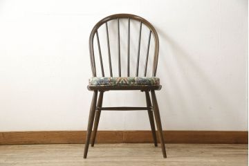 イギリスビンテージ　ERCOL(アーコール)　華やかなクッション付きフープバックチェア(ウィンザーチェア、板座チェア、椅子、イス、1人掛け、ヴィンテージ、ウインザーチェア)(R-059540)