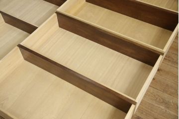 中古　伝統工芸・軽井沢彫り　大坂屋製　満開に咲く桜の彫りが見事な整理タンス(引き出し、チェスト、洋服タンス)(R-059541)