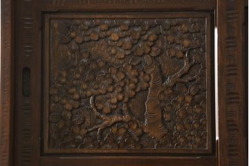 中古　伝統工芸・軽井沢彫り　大坂屋製　満開に咲く桜の彫りが見事な整理タンス(引き出し、チェスト、洋服タンス)(R-059541)