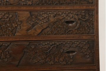 中古　伝統工芸・軽井沢彫り　大坂屋製　満開に咲く桜の彫りが見事な整理タンス(引き出し、チェスト、洋服タンス)(R-059541)