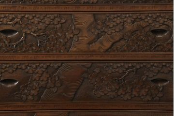 中古　伝統工芸・軽井沢彫り　大坂屋製　満開に咲く桜の彫りが見事な整理タンス(引き出し、チェスト、洋服タンス)(R-059541)