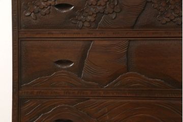 中古　伝統工芸・軽井沢彫り　大坂屋製　満開に咲く桜の彫りが見事な整理タンス(引き出し、チェスト、洋服タンス)(R-059541)