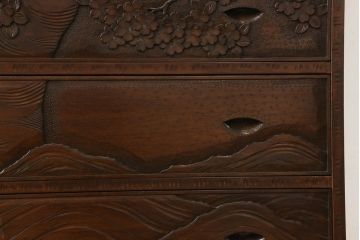 中古　伝統工芸・軽井沢彫り　大坂屋製　満開に咲く桜の彫りが見事な整理タンス(引き出し、チェスト、洋服タンス)(R-059541)