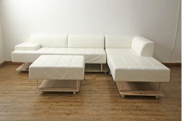 中古　美品　Poltrona Frau(ポルトローナフラウ) QUADRA(クアドラ) クッション付き　ホワイトレザーがおしゃれ!スタイリッシュな空間を演出するオットマン+3人掛けソファセット(3P、4人掛け、4P、本革)(定価約350万円以上)(R-059543)