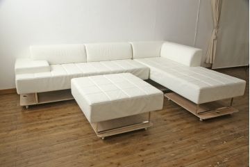 中古　美品　Poltrona Frau(ポルトローナフラウ) QUADRA(クアドラ) クッション付き　ホワイトレザーがおしゃれ!スタイリッシュな空間を演出するオットマン+3人掛けソファセット(3P、4人掛け、4P、本革)(定価約350万円以上)(R-059543)