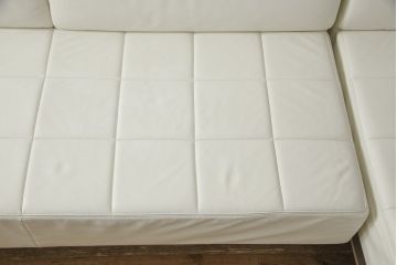 中古　美品　Poltrona Frau(ポルトローナフラウ) QUADRA(クアドラ) クッション付き　ホワイトレザーがおしゃれ!スタイリッシュな空間を演出するオットマン+3人掛けソファセット(3P、4人掛け、4P、本革)(定価約350万円以上)(R-059543)