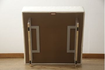 中古　美品　Poltrona Frau(ポルトローナフラウ) QUADRA(クアドラ) クッション付き　ホワイトレザーがおしゃれ!スタイリッシュな空間を演出するオットマン+3人掛けソファセット(3P、4人掛け、4P、本革)(定価約350万円以上)(R-059543)