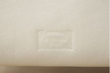中古　美品　Poltrona Frau(ポルトローナフラウ) QUADRA(クアドラ) クッション付き　ホワイトレザーがおしゃれ!スタイリッシュな空間を演出するオットマン+3人掛けソファセット(3P、4人掛け、4P、本革)(定価約350万円以上)(R-059543)