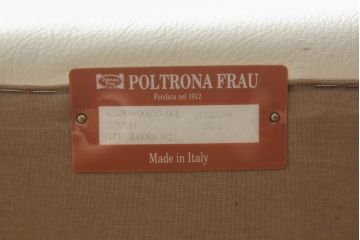 中古　美品　Poltrona Frau(ポルトローナフラウ) QUADRA(クアドラ) クッション付き　ホワイトレザーがおしゃれ!スタイリッシュな空間を演出するオットマン+3人掛けソファセット(3P、4人掛け、4P、本革)(定価約350万円以上)(R-059543)