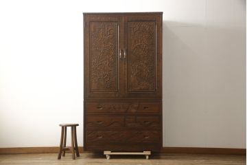 中古　美品　伝統工芸・軽井沢彫り　内部が桐材の高級品!　満開に咲く桜の彫りが見事な衣装盆付きの重ねタンス(衣装箪笥、着物箪笥、和タンス)(R-059544)