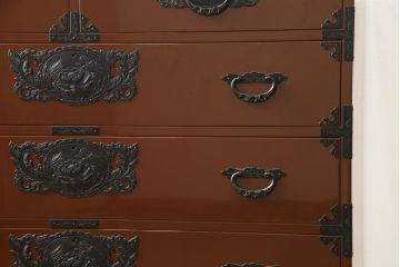 中古　欅産業　本漆　朱塗り　上質な和の空間づくりに取り入れたい仙台箪笥(衣装箪笥、和タンス、収納たんす、引き出し)(定価約90万円)(R-059545)