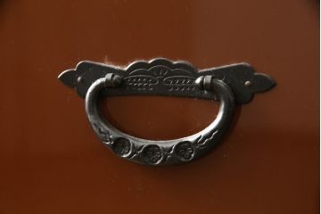 中古　欅産業　本漆　朱塗り　上質な和の空間づくりに取り入れたい仙台箪笥(衣装箪笥、和タンス、収納たんす、引き出し)(定価約90万円)(R-059545)