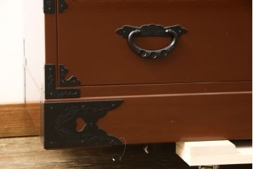 中古　欅産業　本漆　朱塗り　上質な和の空間づくりに取り入れたい仙台箪笥(衣装箪笥、和タンス、収納たんす、引き出し)(定価約90万円)(R-059545)