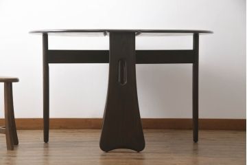 中古　美品　激レアモデル!!　ERCOL(アーコール)　大人の落ち着いた空間を演出するバタフライテーブル(ドロップリーフテーブル、ゲートレッグテーブル、4人掛けダイニングテーブル)(R-059546)
