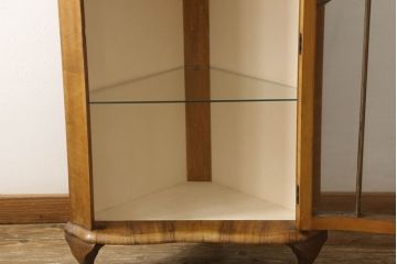 イギリスアンティーク　美品　小振りなコーナーキャビネット(飾り棚、戸棚、収納棚)(R-059547)