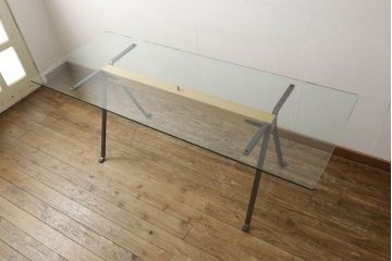 中古　美品　イタリア　ドリアデ　フラーテ(FRATE)　スタイリッシュな空間づくりにおすすめのガラステーブル(ダイニングテーブル)(定価約73万円)(R-059549)