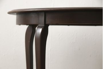 イギリスアンティーク　マホガニー材　すらりとした脚が上品な雰囲気を醸し出すサイドテーブル(オケージョナルテーブル、ナイトテーブル、オーバルテーブル)(R-059550)