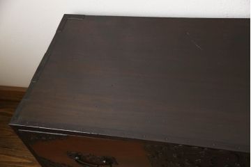 和製アンティーク　美品　前面欅(ケヤキ)・中桐　金具の立派な佐渡箪笥(小木箪笥、和たんす、時代箪笥、収納箪笥、引き出し、重ねタンス)(R-059551)