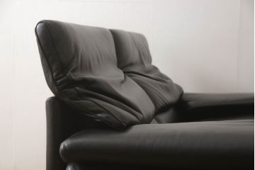 中古　B&B　ITALIA(イタリア)　ARANDA(アランダ)　上質な空間づくりにおすすめの本革(レザー)張り2.5人掛けソファ(2人掛けソファ、3人掛けソファ)(定価約120万円)(R-059555)