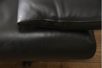 中古　B&B　ITALIA(イタリア)　ARANDA(アランダ)　上質な空間づくりにおすすめの本革(レザー)張り2.5人掛けソファ(2人掛けソファ、3人掛けソファ)(定価約120万円)(R-059555)
