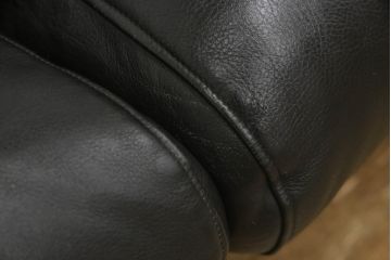 中古　B&B　ITALIA(イタリア)　ARANDA(アランダ)　上質な空間づくりにおすすめの本革(レザー)張り2.5人掛けソファ(2人掛けソファ、3人掛けソファ)(定価約120万円)(R-059555)