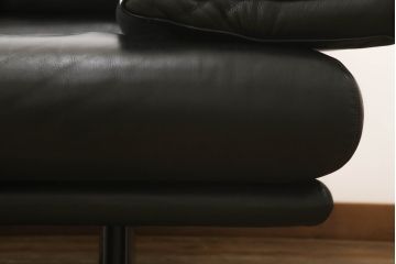 中古　B&B　ITALIA(イタリア)　ARANDA(アランダ)　上質な空間づくりにおすすめの本革(レザー)張り2.5人掛けソファ(2人掛けソファ、3人掛けソファ)(定価約120万円)(R-059555)
