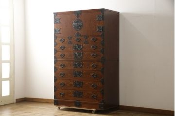 中古　美品　岩谷堂箪笥　奥行たっぷりサイズの特注品!観音扉付き衣装箪笥(チェスト、洋服タンス、収納タンス、重ね箪笥、着物箪笥)(R-059556)
