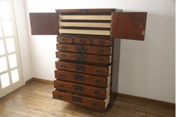 中古　美品　岩谷堂箪笥　奥行たっぷりサイズの特注品!観音扉付き衣装箪笥(チェスト、洋服タンス、収納タンス、重ね箪笥、着物箪笥)(R-059556)