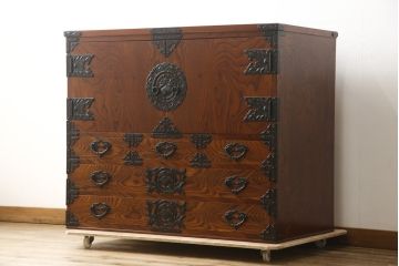 中古　美品　岩谷堂箪笥　脚(台輪付き)リメイク　奥行たっぷりサイズの特注品!観音扉付き衣装箪笥(チェスト、洋服タンス、収納タンス、着物箪笥)(R-059557)