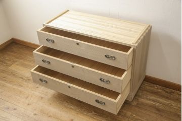 中古　国産　職人手造り　上質な和を演出してくれる総桐箪笥ローチェスト(総桐たんす、和タンス、衣装箪笥、サイドチェスト、引き出し)(R-059562)