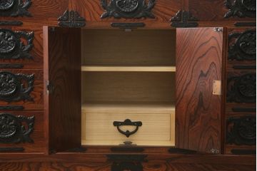 中古　美品　岩谷堂箪笥　迫力ある杢目が印象的なサイドボード(引き出し、チェスト、和たんす)(R-059566)