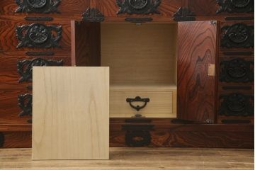 中古　美品　岩谷堂箪笥　迫力ある杢目が印象的なサイドボード(引き出し、チェスト、和たんす)(R-059566)