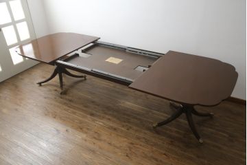 中古　最高級　アメリカ　KINDEL(キンデル)　マホガニー材　脚先まで凝ったつくりが目を引くエクステンションテーブル(定価約240万円)(ダイニングテーブル、4人掛け、6人掛け)(R-059571)