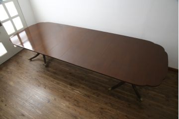 中古　最高級　アメリカ　KINDEL(キンデル)　マホガニー材　脚先まで凝ったつくりが目を引くエクステンションテーブル(定価約240万円)(ダイニングテーブル、4人掛け、6人掛け)(R-059571)