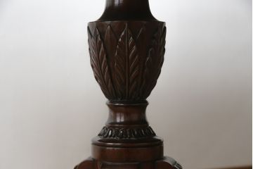中古　最高級　アメリカ　KINDEL(キンデル)　マホガニー材　脚先まで凝ったつくりが目を引くエクステンションテーブル(定価約240万円)(ダイニングテーブル、4人掛け、6人掛け)(R-059571)