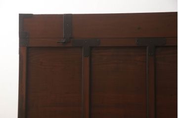 和製アンティーク　前面欅(ケヤキ)材　引き出し付き　岩谷堂箪笥　どっしりとした重厚感ある佇まいが目を引く車箪笥(和箪笥、収納たんす、時代箪笥)(R-059572)