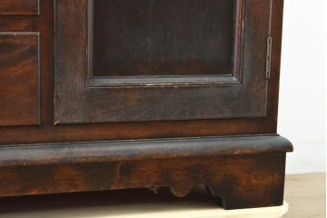 中古　松本民芸家具　シックな色合いが和モダンな雰囲気を醸し出すサイドボード(戸棚、収納棚、サイドキャビネット)(R-059580)