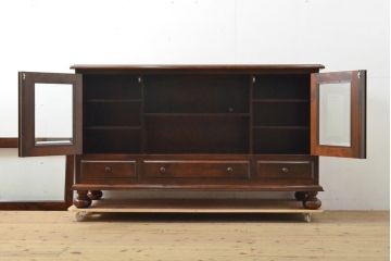 中古　松本民芸家具　シックな佇まいが和洋折衷の空間に取り入れやすいC-型サイドボード(リビングボード、サイドキャビネット)(定価約60万5千円)(R-059581)