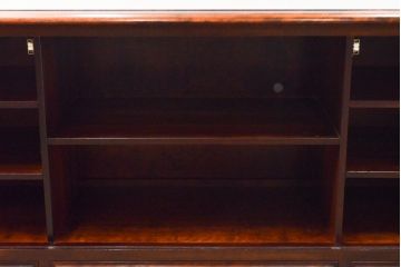 中古　松本民芸家具　シックな佇まいが和洋折衷の空間に取り入れやすいC-型サイドボード(リビングボード、サイドキャビネット)(定価約60万5千円)(R-059581)