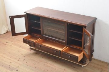 中古　松本民芸家具　シックな佇まいが和洋折衷の空間に取り入れやすいC-型サイドボード(リビングボード、サイドキャビネット)(定価約60万5千円)(R-059581)