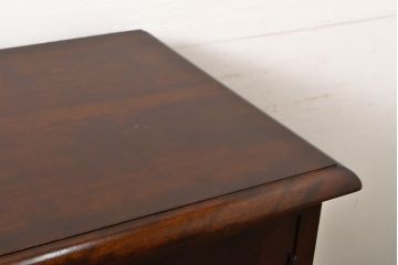 中古　松本民芸家具　シックな佇まいが和洋折衷の空間に取り入れやすいC-型サイドボード(リビングボード、サイドキャビネット)(定価約60万5千円)(R-059581)