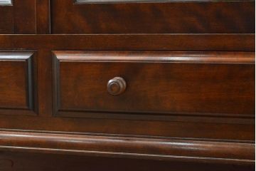 中古　松本民芸家具　シックな佇まいが和洋折衷の空間に取り入れやすいC-型サイドボード(リビングボード、サイドキャビネット)(定価約60万5千円)(R-059581)