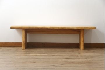 中古　どっしりとした佇まいが魅力!分厚い一枚板が使われたカバ材のベンチ(長椅子、板座)(R-059593)