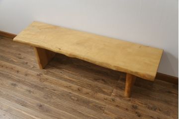 中古　どっしりとした佇まいが魅力!分厚い一枚板が使われたカバ材のベンチ(長椅子、板座)(R-059593)
