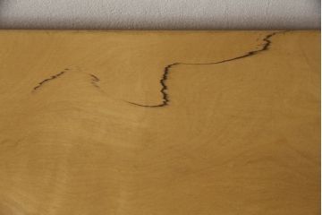 中古　どっしりとした佇まいが魅力!分厚い一枚板が使われたカバ材のベンチ(長椅子、板座)(R-059593)