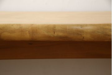中古　どっしりとした佇まいが魅力!分厚い一枚板が使われたカバ材のベンチ(長椅子、板座)(R-059593)