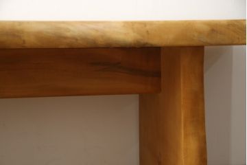 中古　どっしりとした佇まいが魅力!分厚い一枚板が使われたカバ材のベンチ(長椅子、板座)(R-059593)