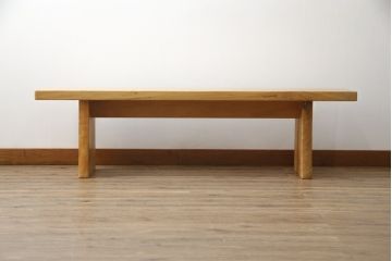 中古　どっしりとした佇まいが魅力!分厚い一枚板が使われたカバ材のベンチ(長椅子、板座)(R-059593)